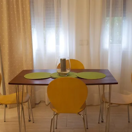 Céntrico, Parking Privado, Al Lado Estación Tren. Apartamento *