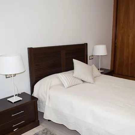 Apartamento Céntrico, Parking Privado, Al Lado Estación Tren. *